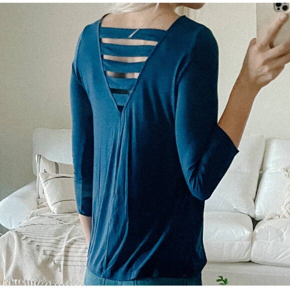 Lilly Pulitzer blue top with back cut out - Picture 3 of 7